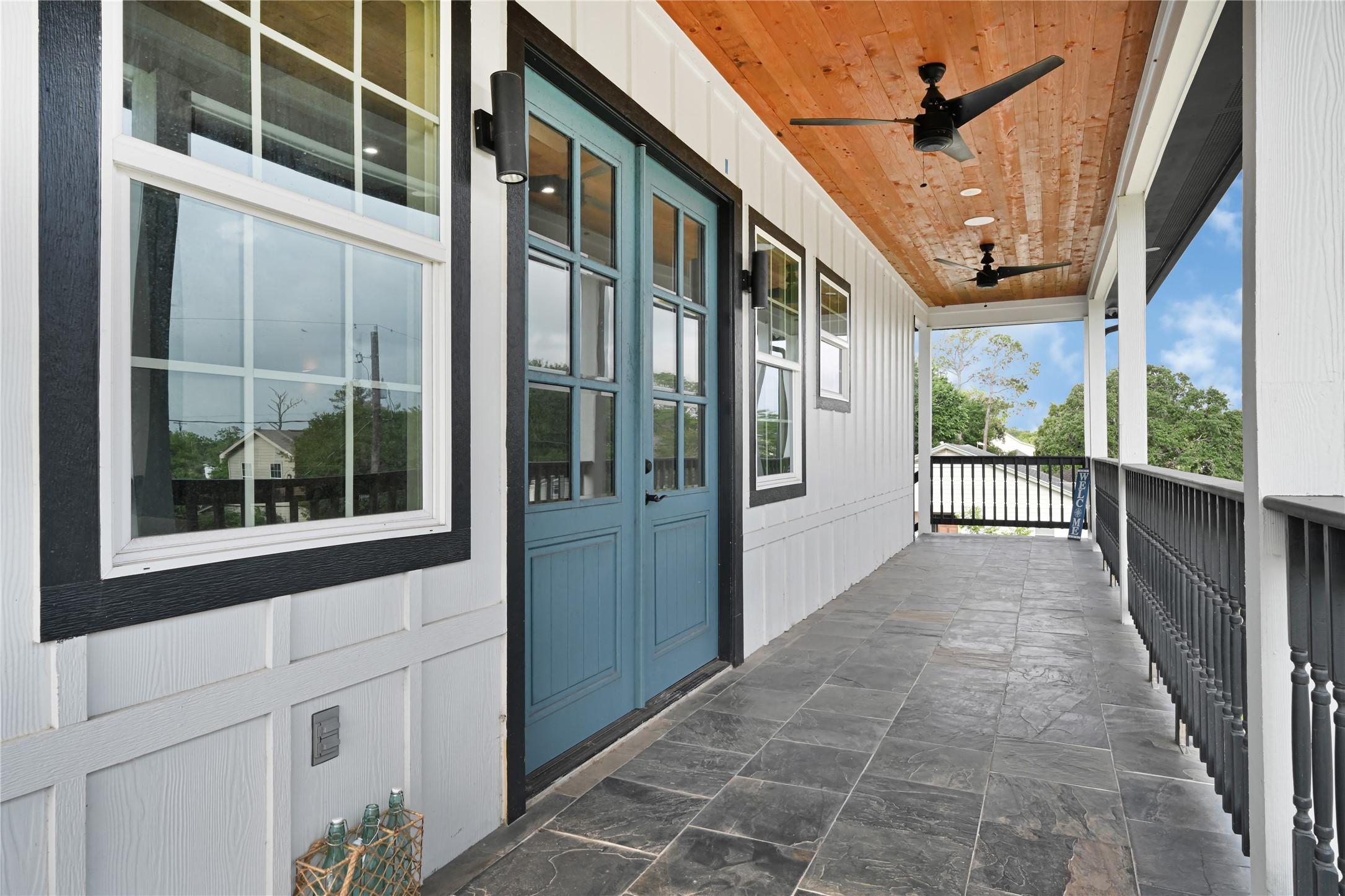 Image 3: Expansive porch perfect for relaxing and entertain