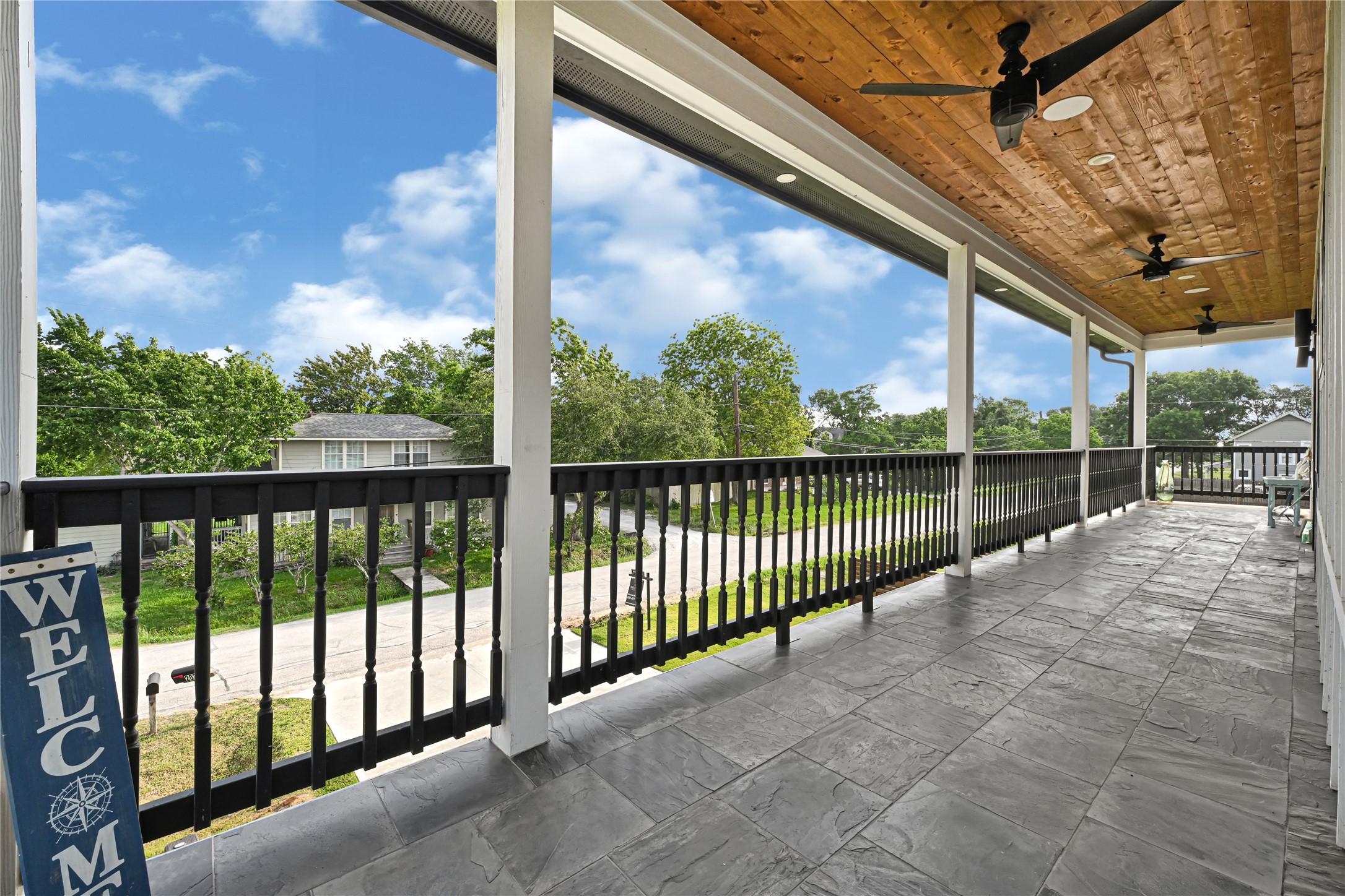Image 4: Spacious balcony perfect for entertaining and enjo