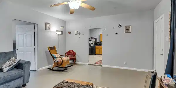 Image 4: Living Room (Front Unit):
Another angle of the li