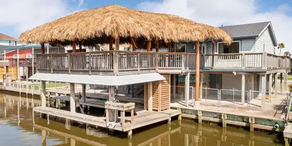 31 Lakeside Drive