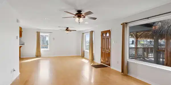Image 4: Bright and spacious living area with large windows