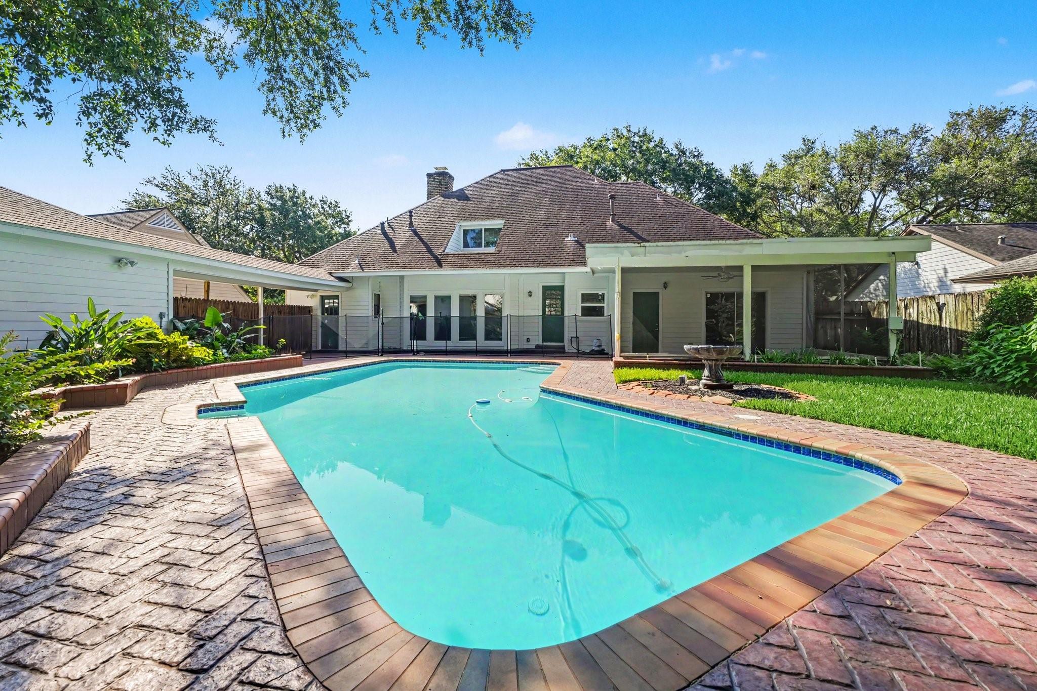 Image 4: Pool Area