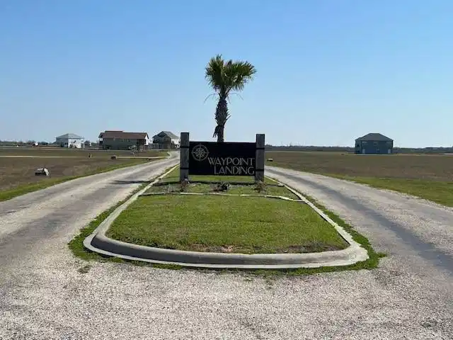 Image 1: Entrance to subdivison