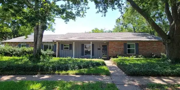 802 Seafoam Road