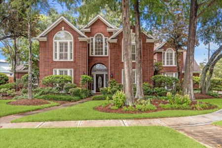 1135 Pinewood Lane