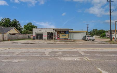 1701 Lee Drive