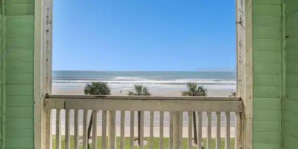 Image 3: Check out this view from your private balcony