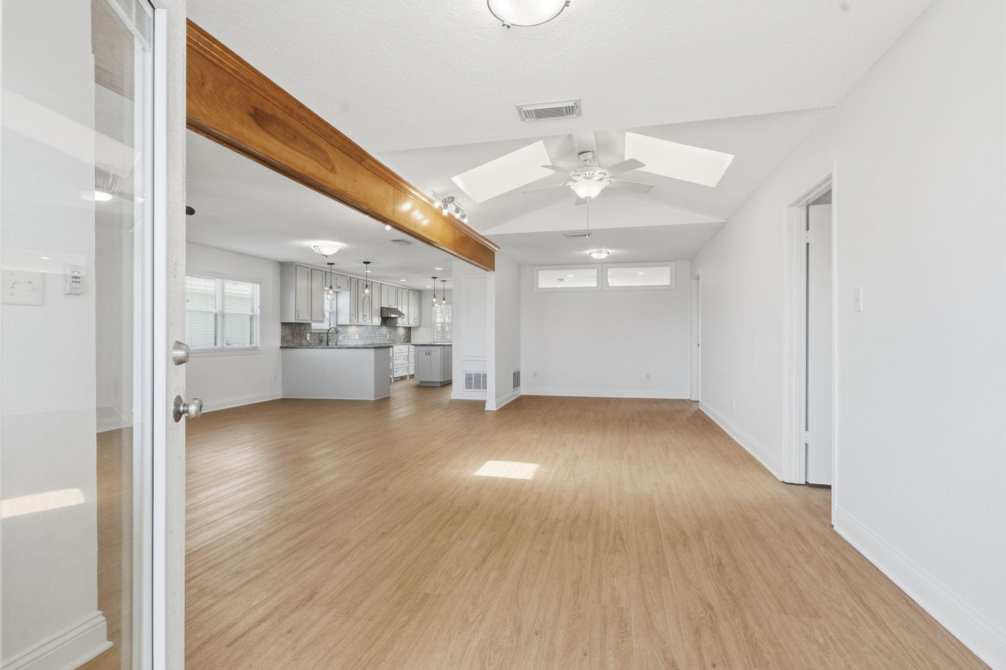 Image 4: Entry view &mdash; front door opens into the open-concep