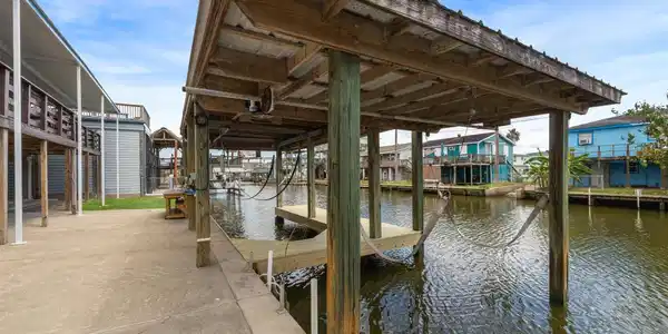 33 Lakeside Drive