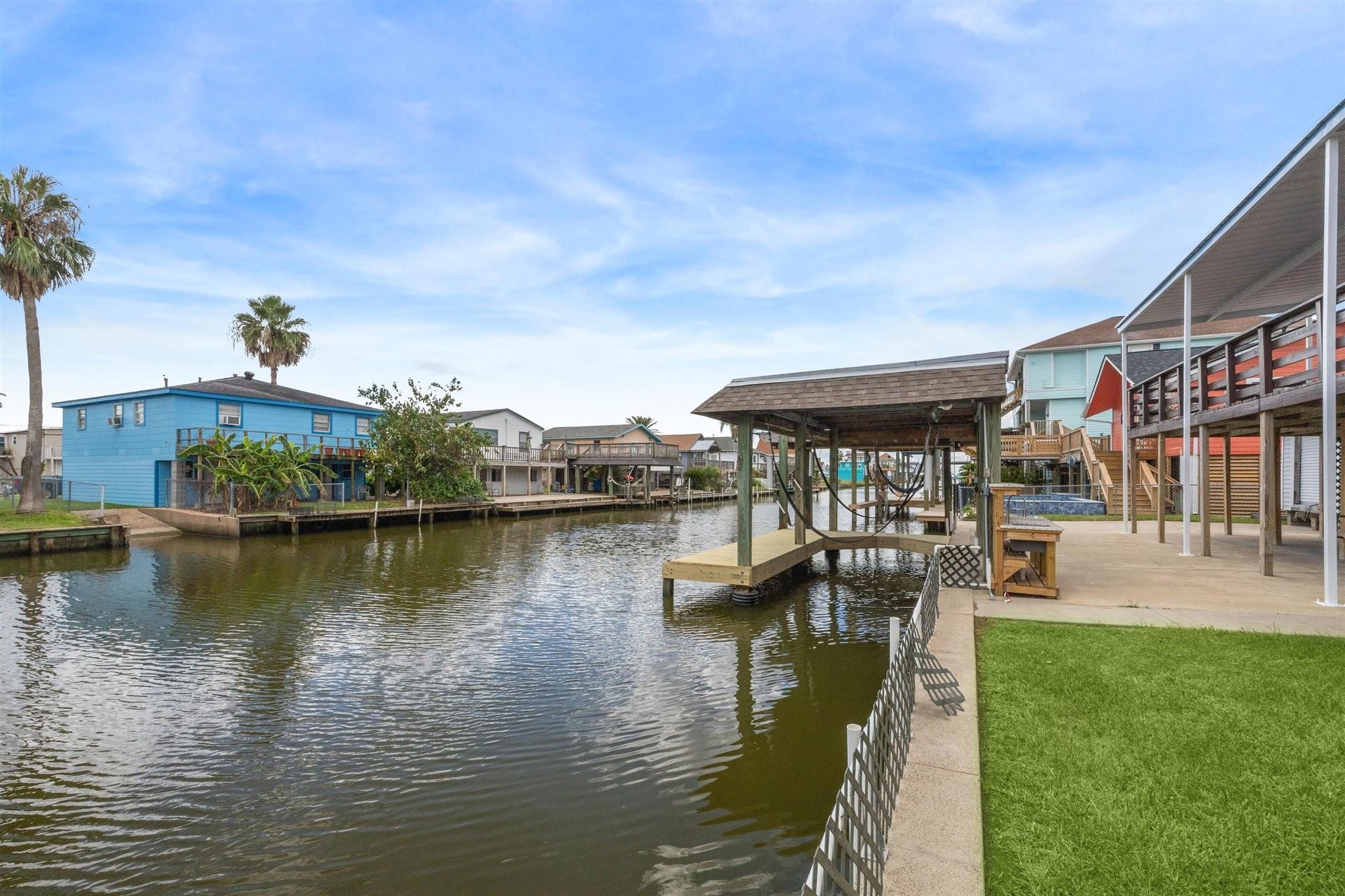 Image 4: The view of the canal from the property is absolut