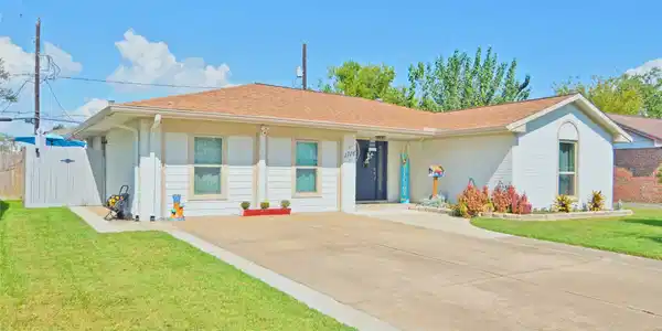 1716 Dolphin Drive