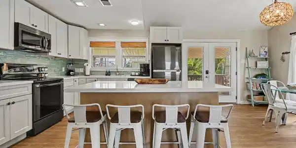 Image 2: The new kitchen with breakfast bar