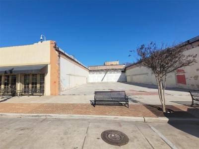 220 W Texas Avenue