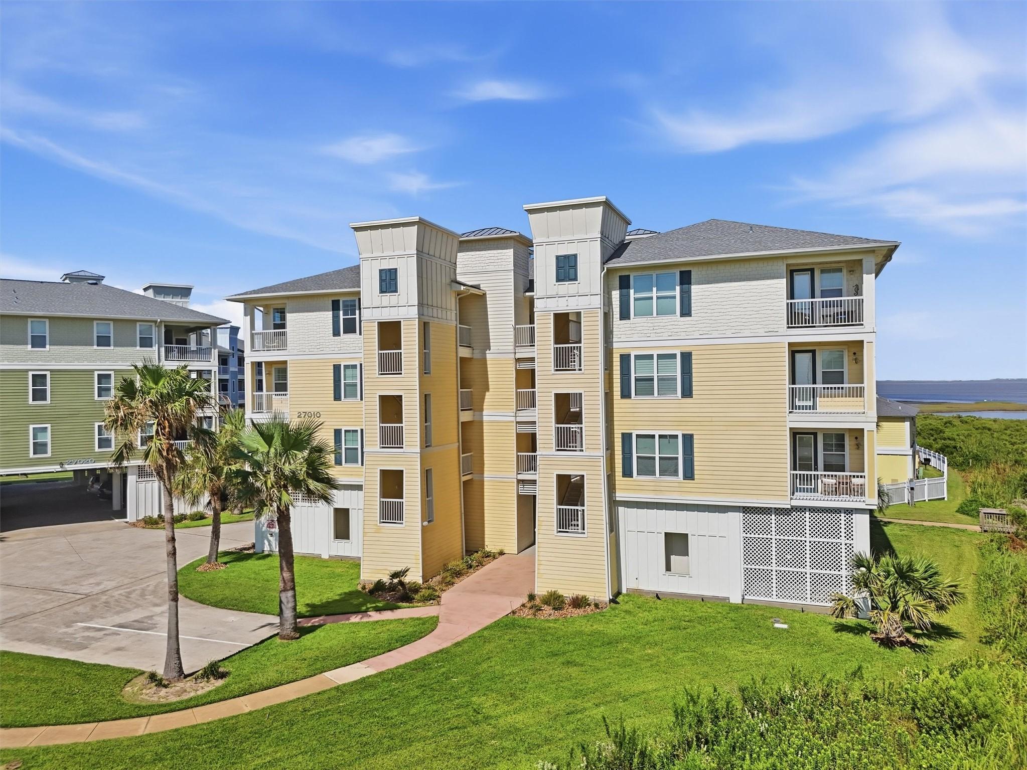 Image 3: This premier Pointe West building offers easy acce