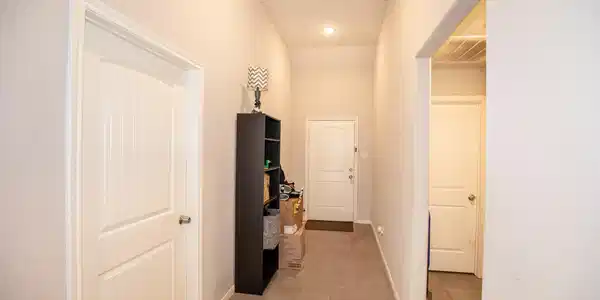 Image 4: foyer leading into the main living areas.