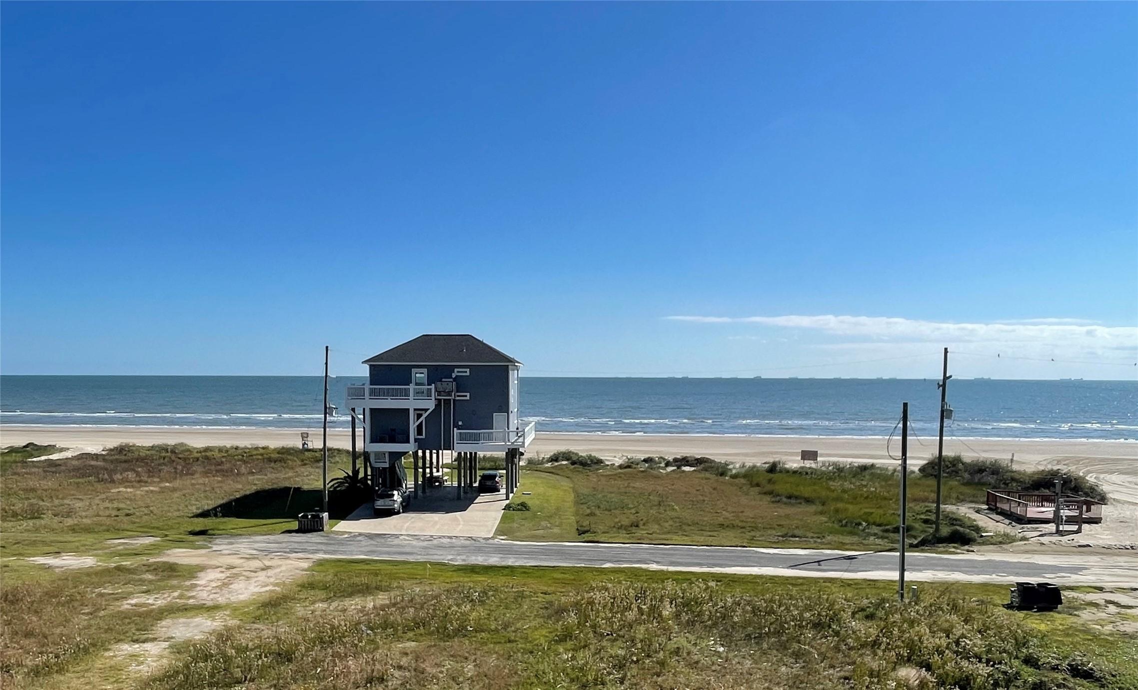 Image 4: Stunning oceanfront vistas.