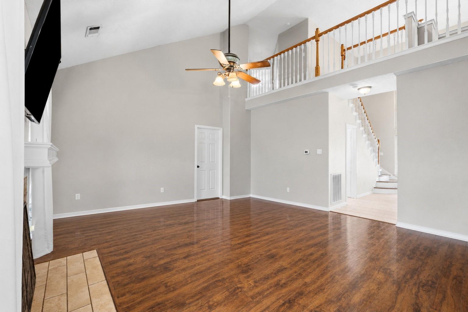 Image 2: Livingroom