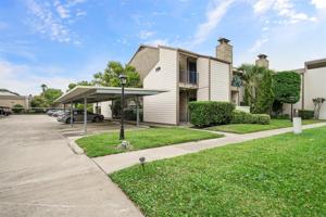 7026 N Holiday Drive