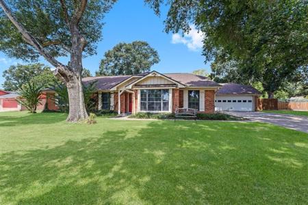 11 Roseland Drive