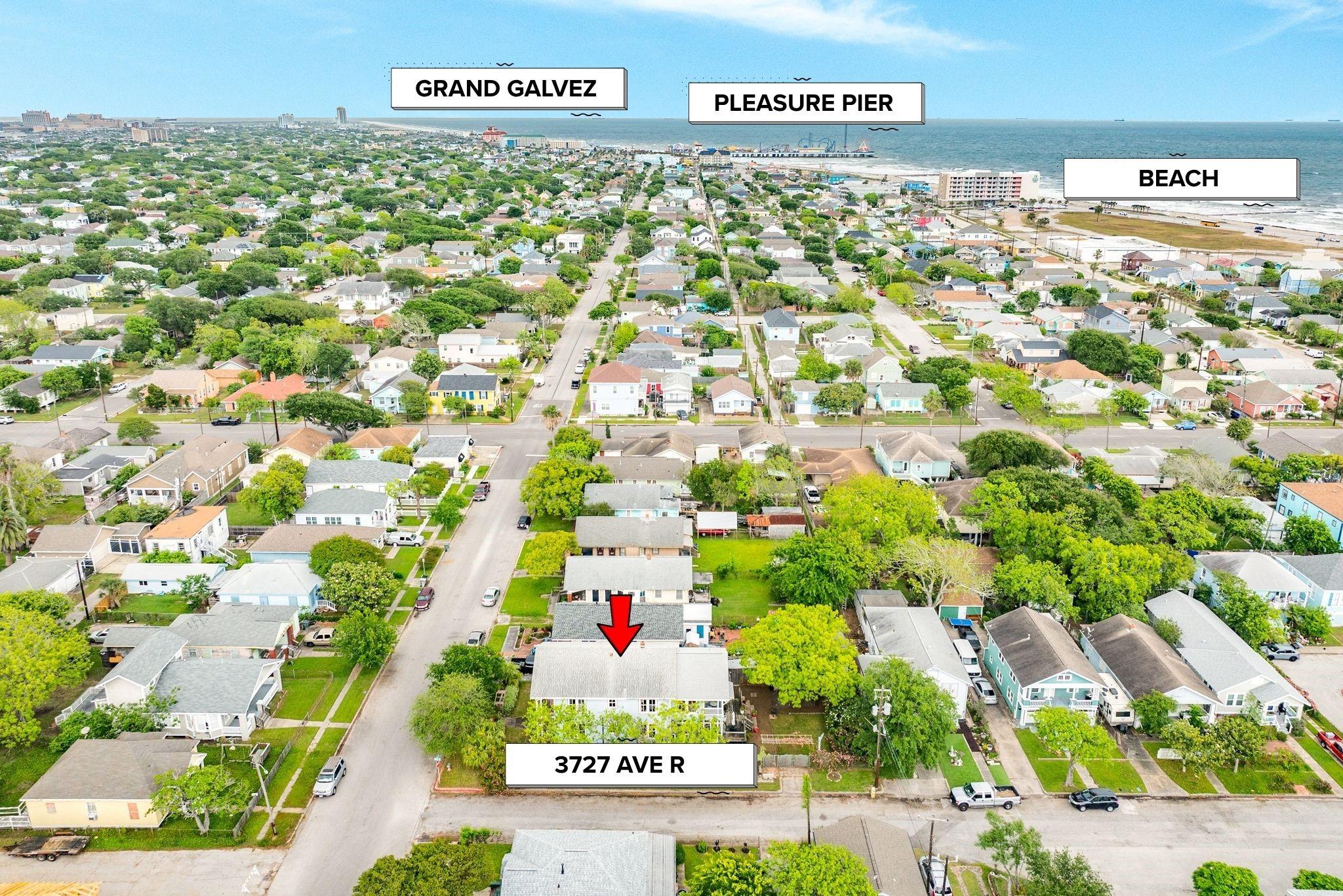 Image 3: The beach, pleasure pier, downtown and UTMB are al