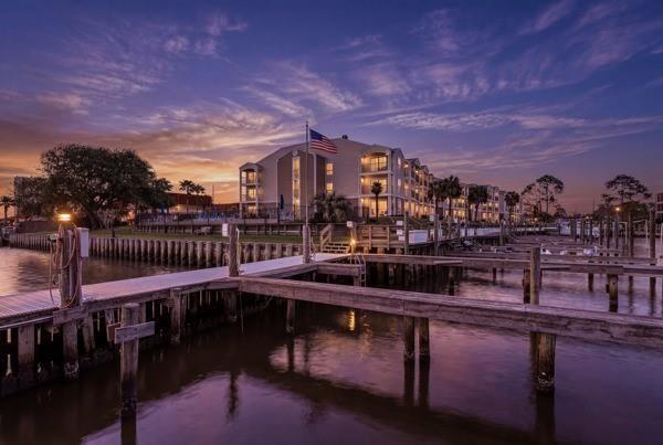 Image 4: Community marina provides a picturesque setting fo