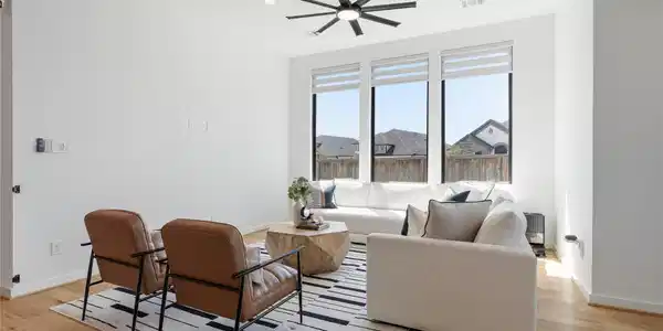 Image 2: Bright living room with sectional, leather chairs,