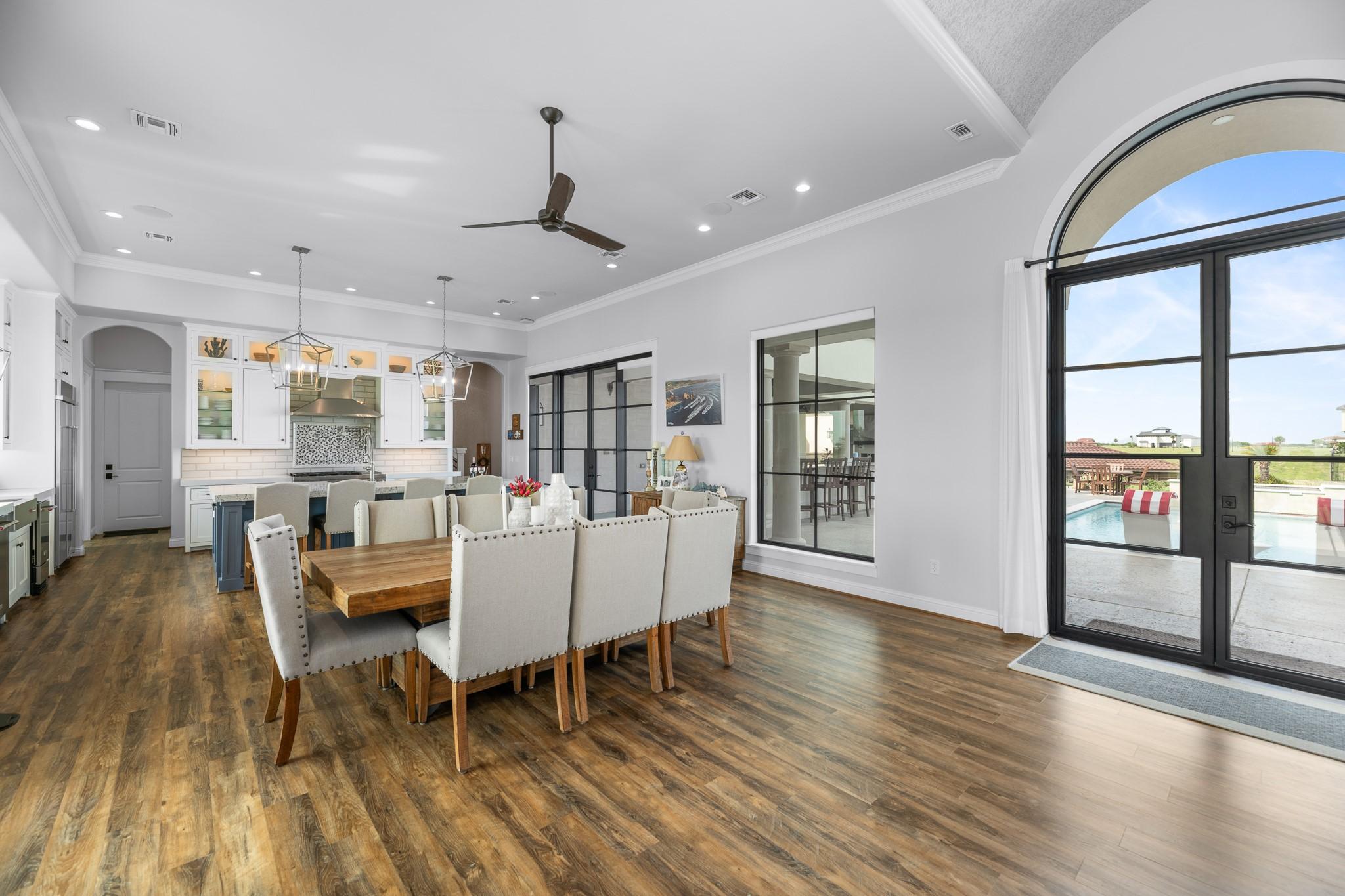 Image 3: Dining Area and Kitchen