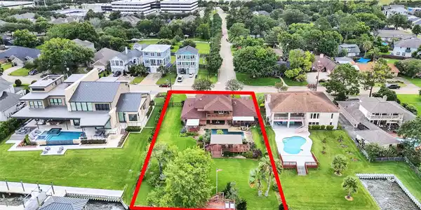 2434 Baycrest Drive