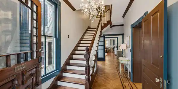 Image 3: ENTRY - Grand entryway with recently refinished ma