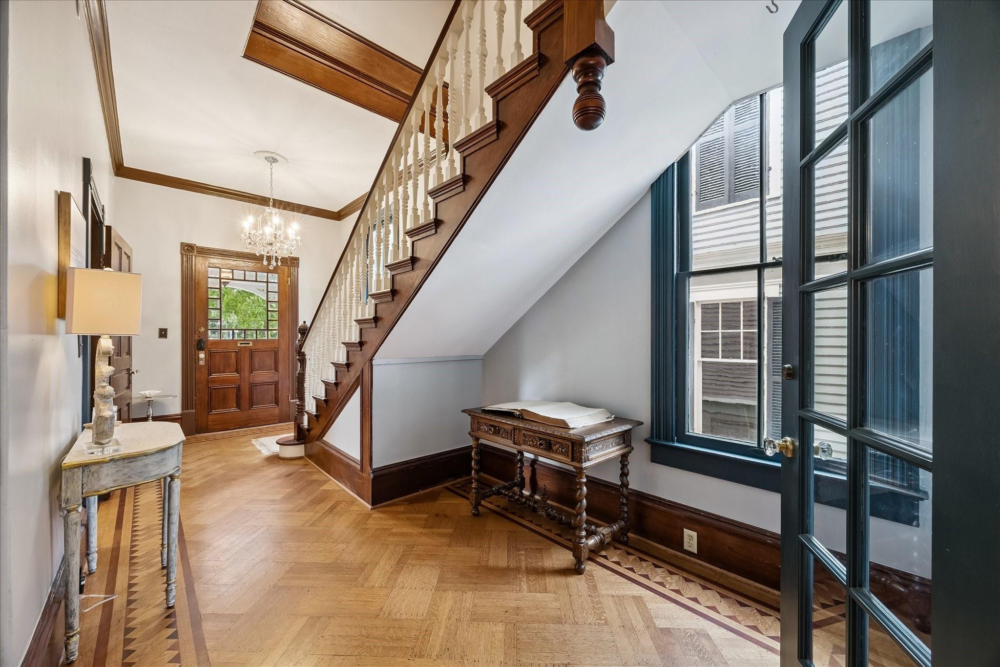 Image 4: ENTRY II - Another perspective of the entryway sho