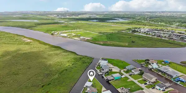 Image 3: Easy access to Oyster Creek, Intracoastal Waterway