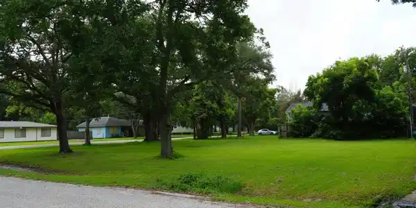 Image 4: View of this spacious corner lot from N Houston Dr
