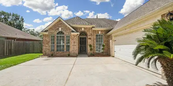 Image 3: Peaceful and quiet and smaller subdivision close t