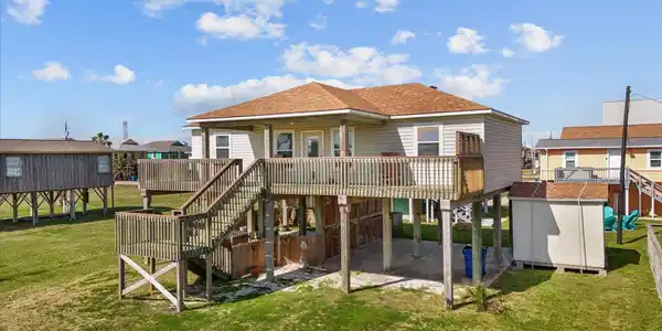 1206 Middle Drive W