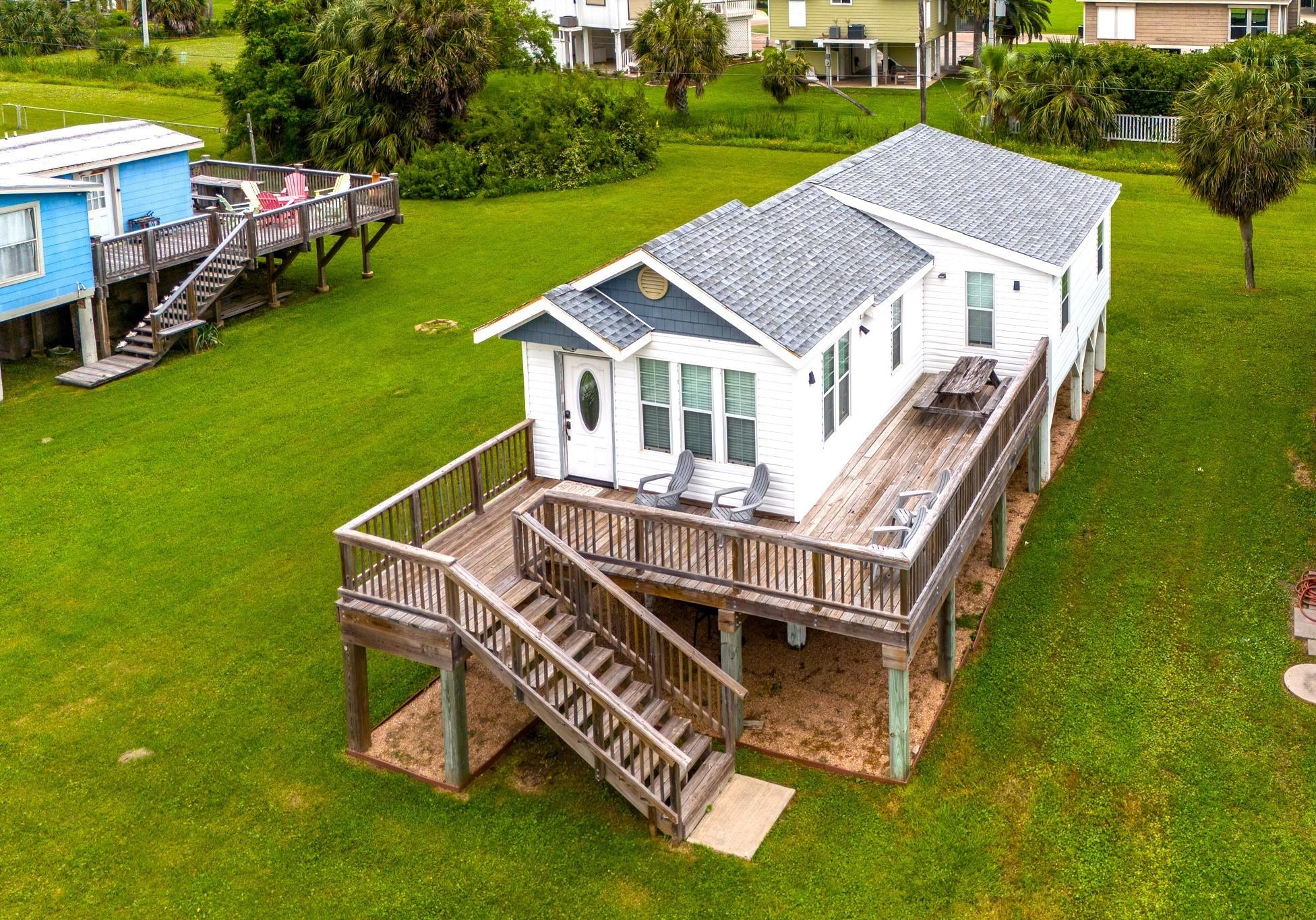 Image 2: This 2 bed, 1 bath home has a huge front porch and