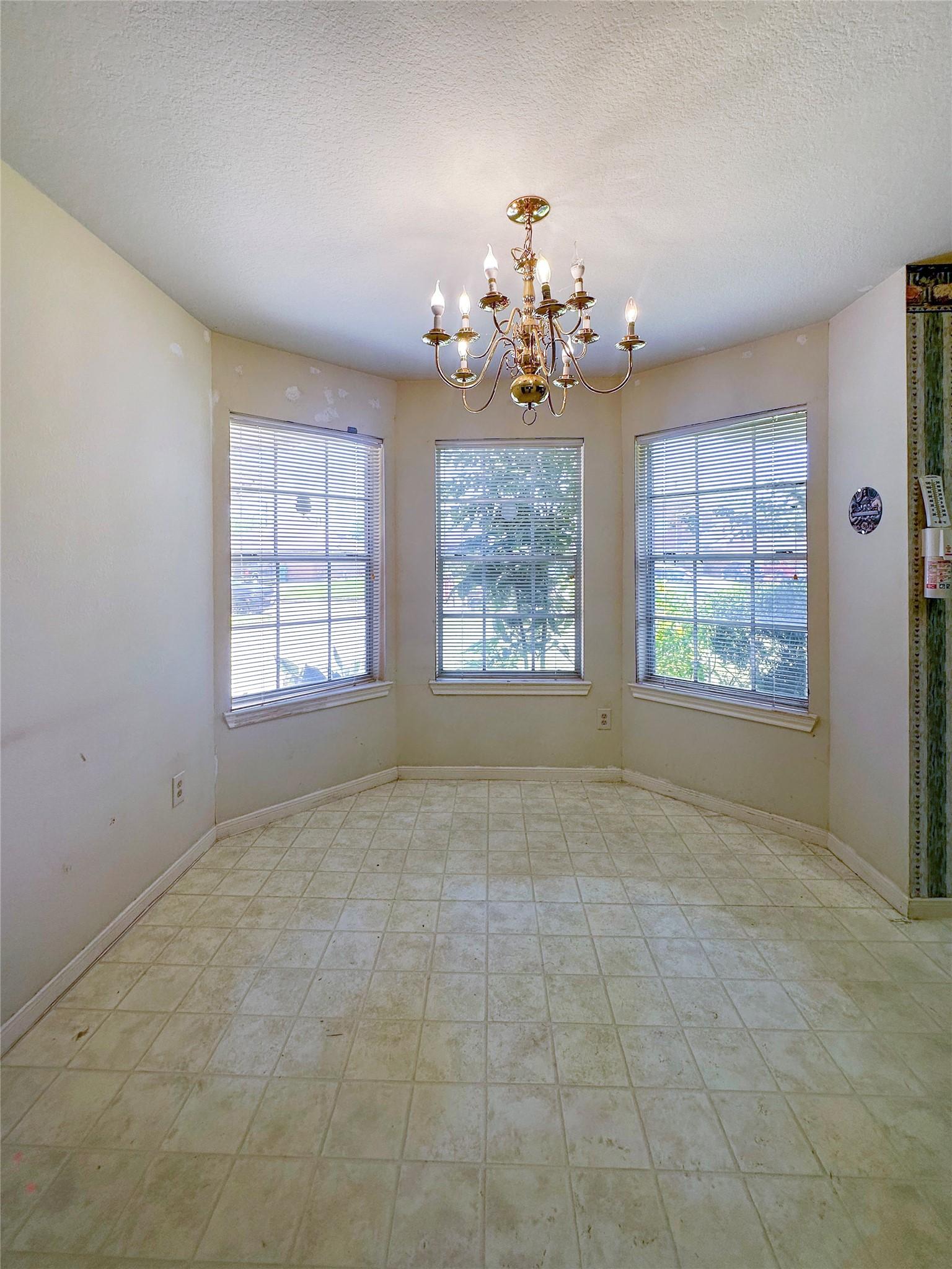 Image 4: Breakfast area