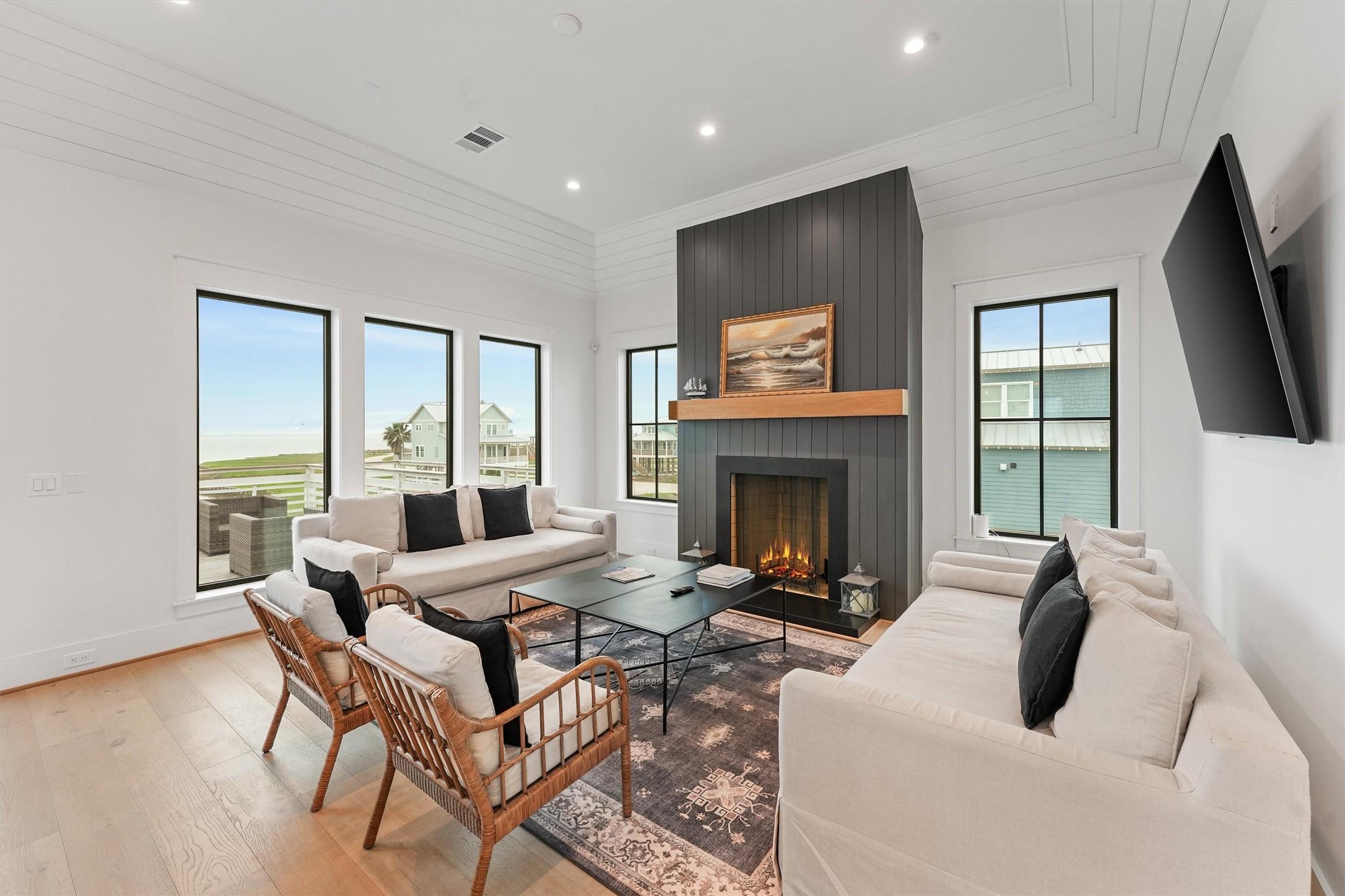 Image 4: Open-concept living space with modern finishes, fi