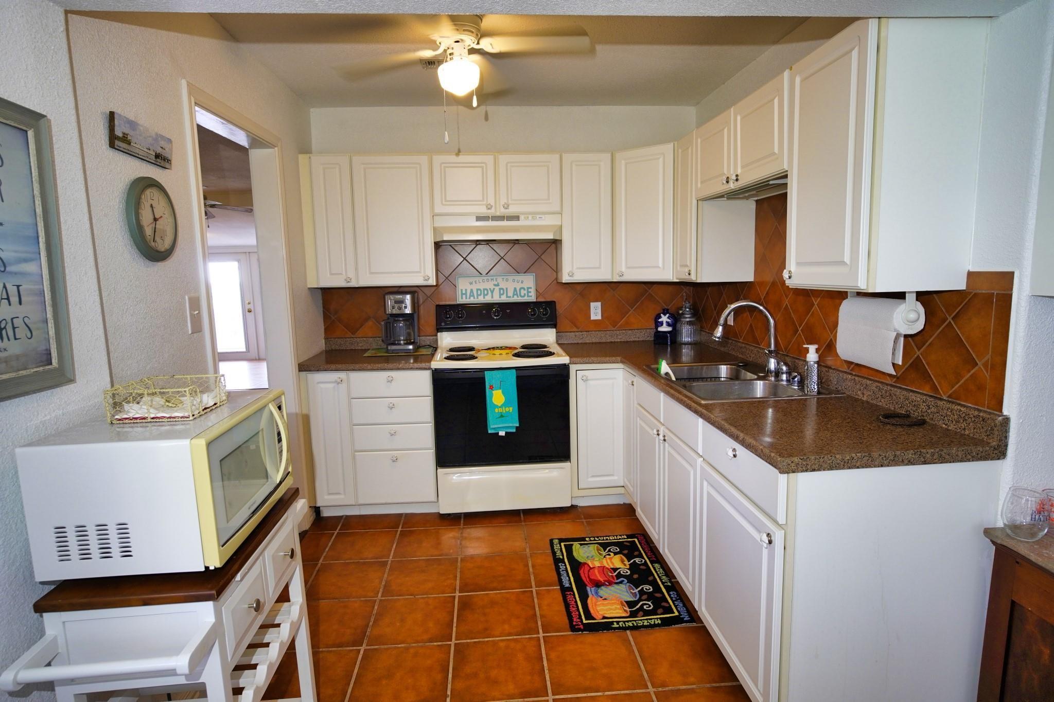 Image 3: Kitchen