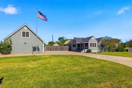 526 Shore Acres Boulevard