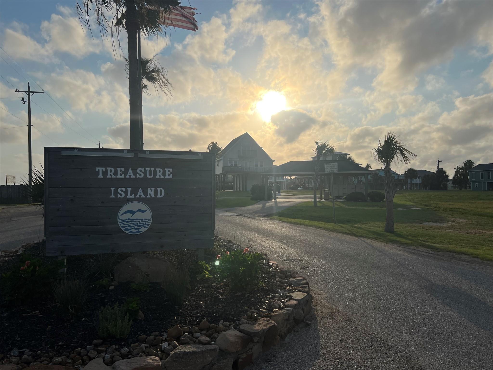 Image 3: Lot available in Treasure Island
