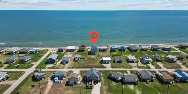 Image 3: Discover your dream beachfront lifestyle in this c