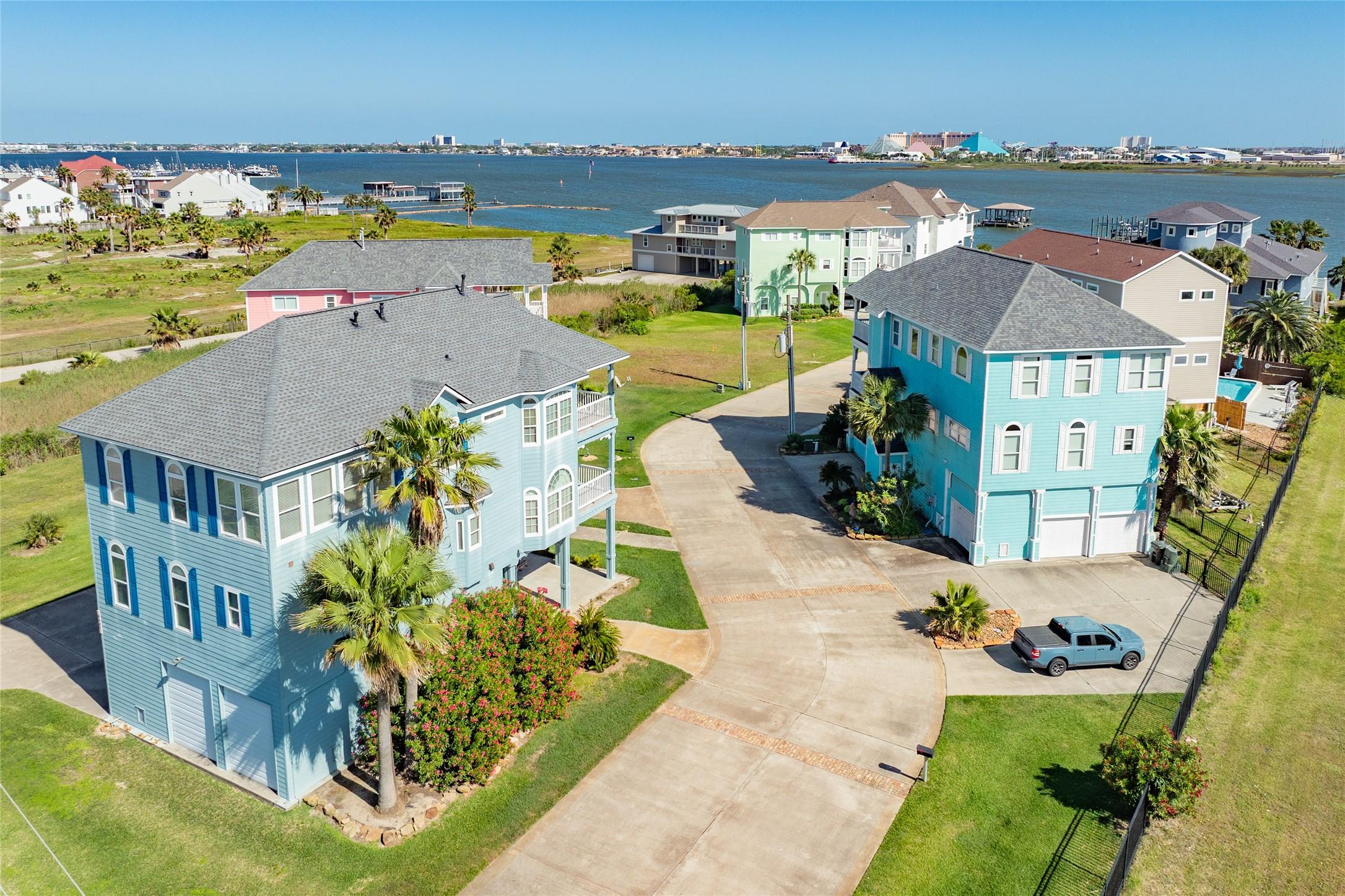 Image 4: View of subdivision entrance to Galveston Villas.