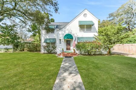 214 9th Avenue N