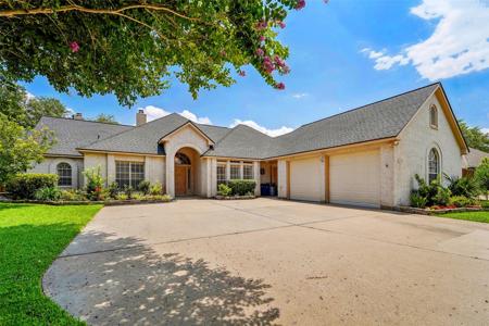 1003 Island View Street