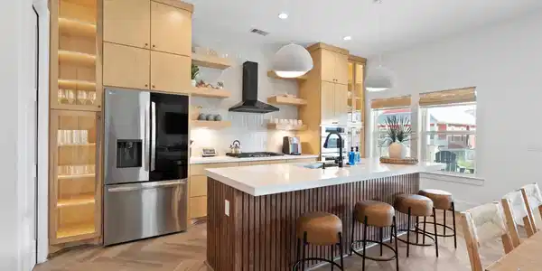 Image 4: Floor-to-ceiling cabinetry and illuminated display