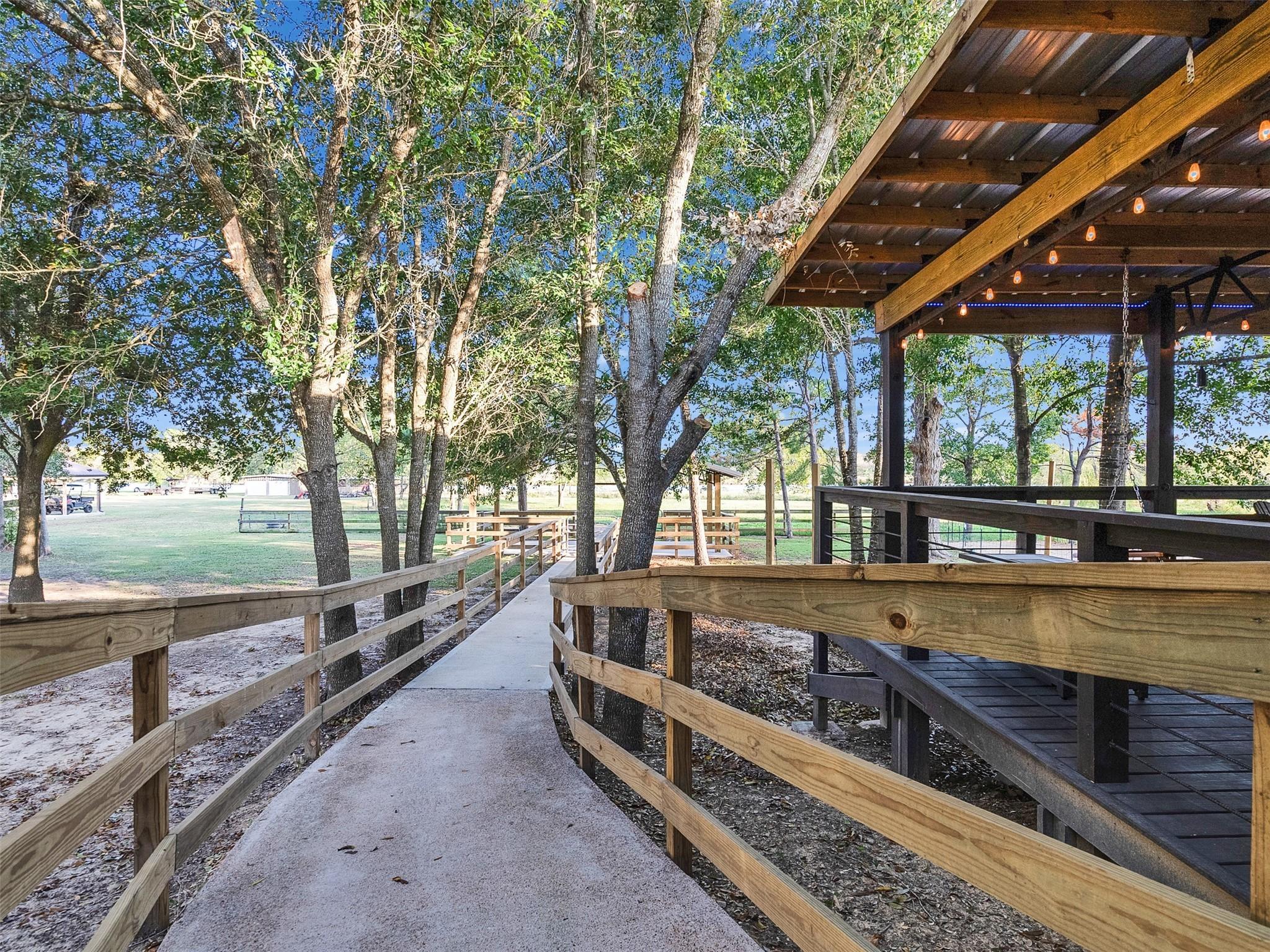 Image 3: Welcome to your piece of paradise!   7.37 Acres.