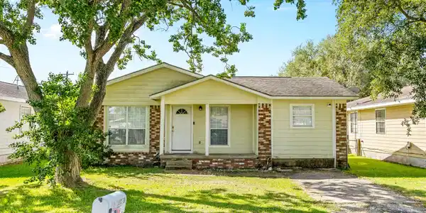 219 E Beecher Avenue
