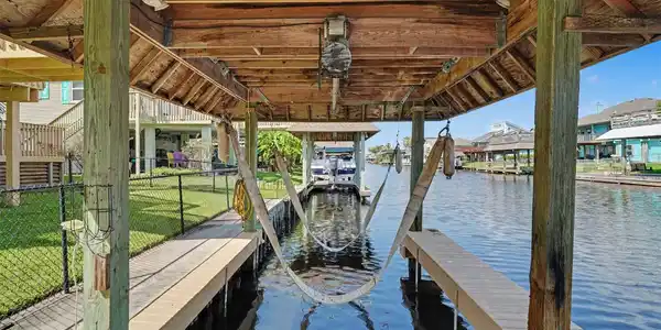 Image 3: Boathouse with boatlift. Facing towards the latera