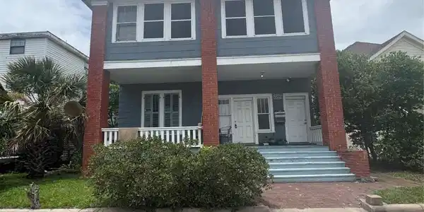 2206 Bernardo De Galvez Avenue