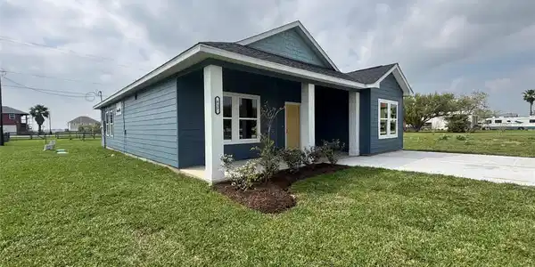 837 Swallow Drive